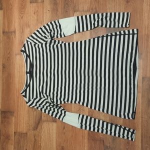 Longsleeve shirt.